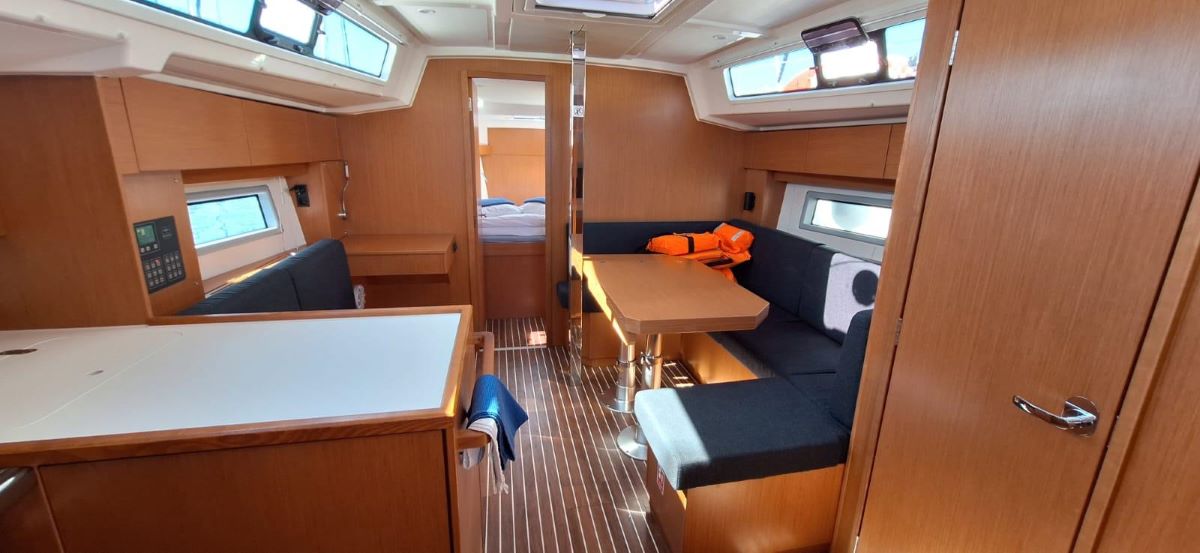 Bavaria C38 — photo 8