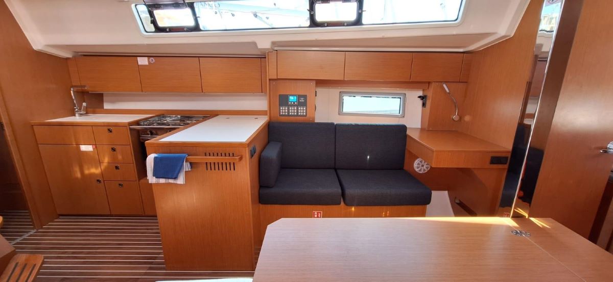 Bavaria C38 — photo 10