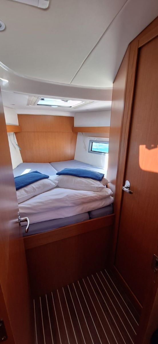 Bavaria C38 — photo 12
