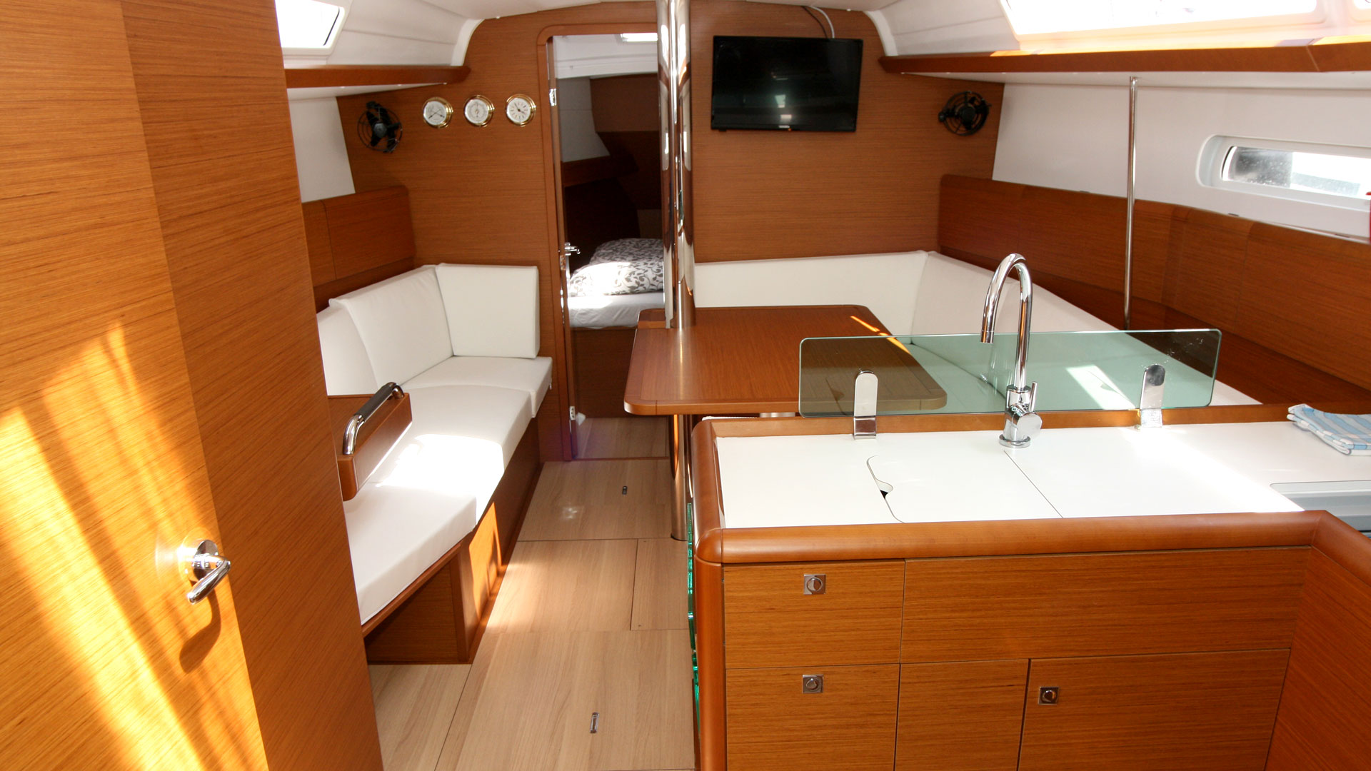 Sun Odyssey 389 — photo 20
