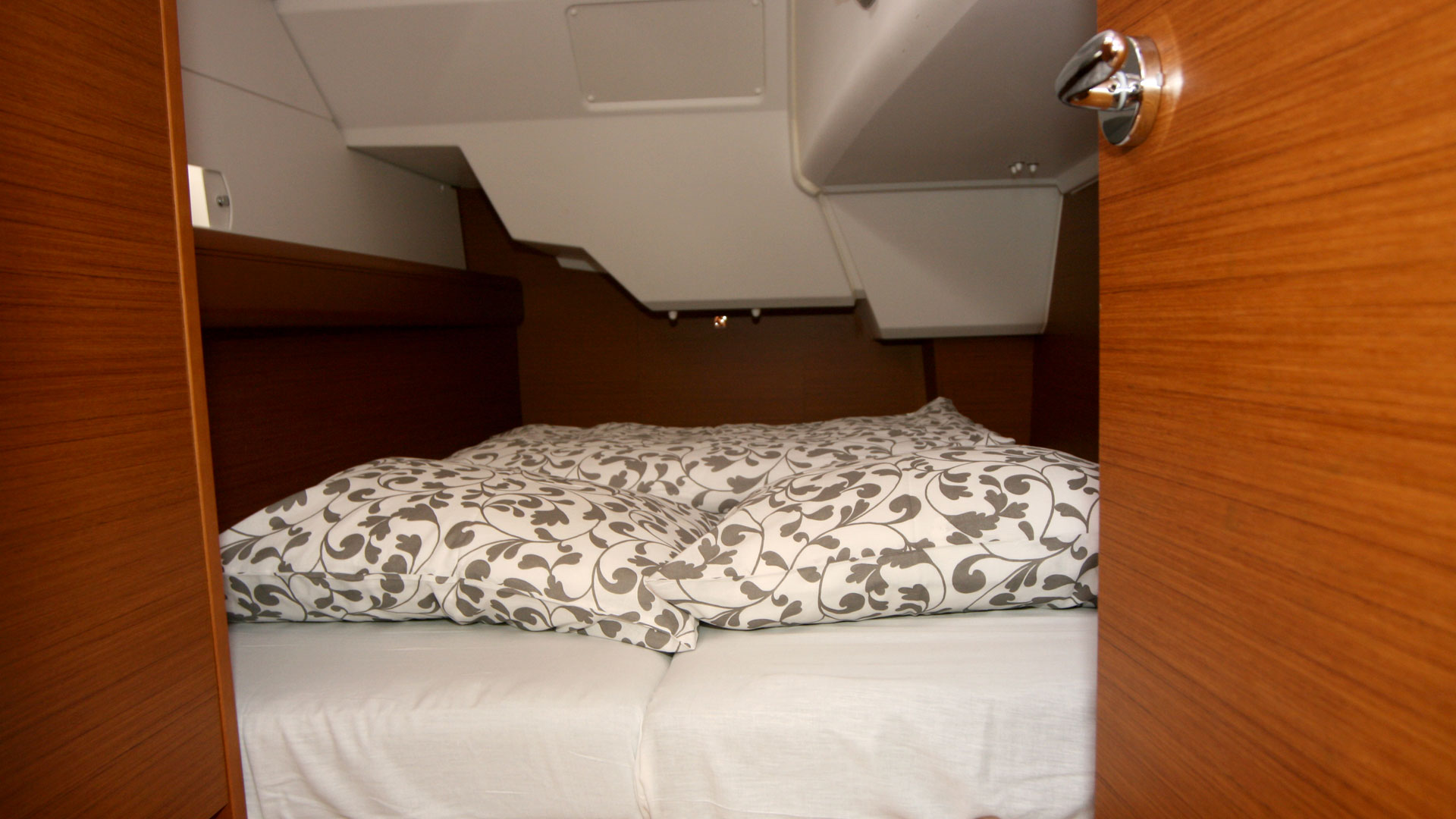 Sun Odyssey 389 — photo 4