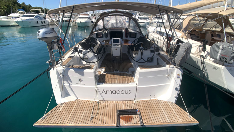 Sun Odyssey 389 — photo 1