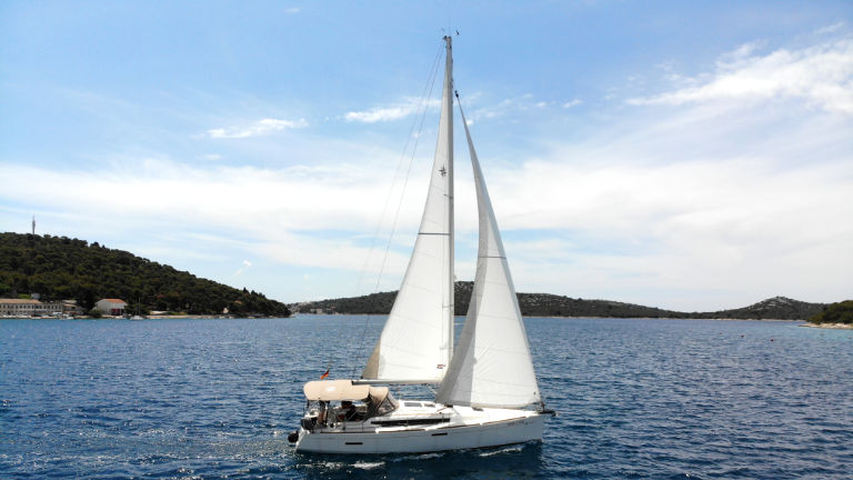 Sun Odyssey 389 — photo 3