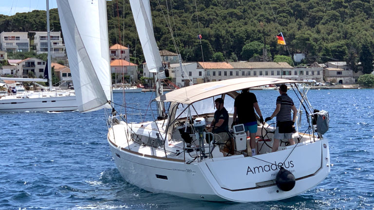 Sun Odyssey 389 — photo 5