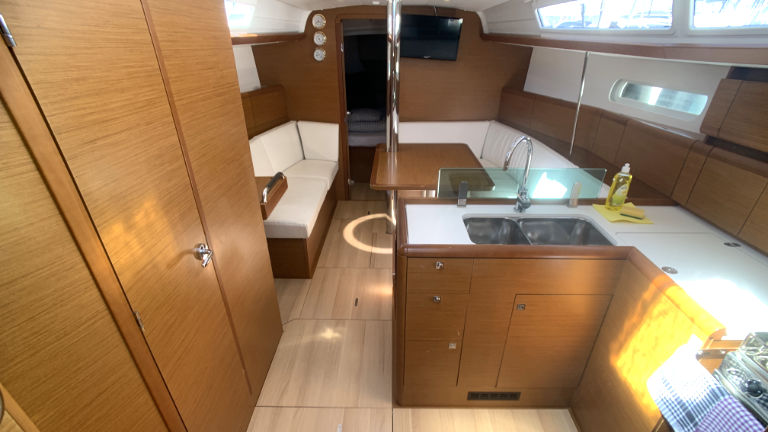 Sun Odyssey 389 — photo 10