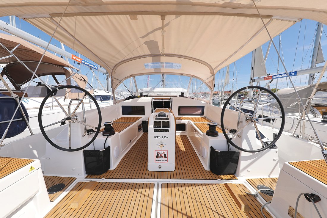 Sun Odyssey 440 - 4 cab. — photo 8