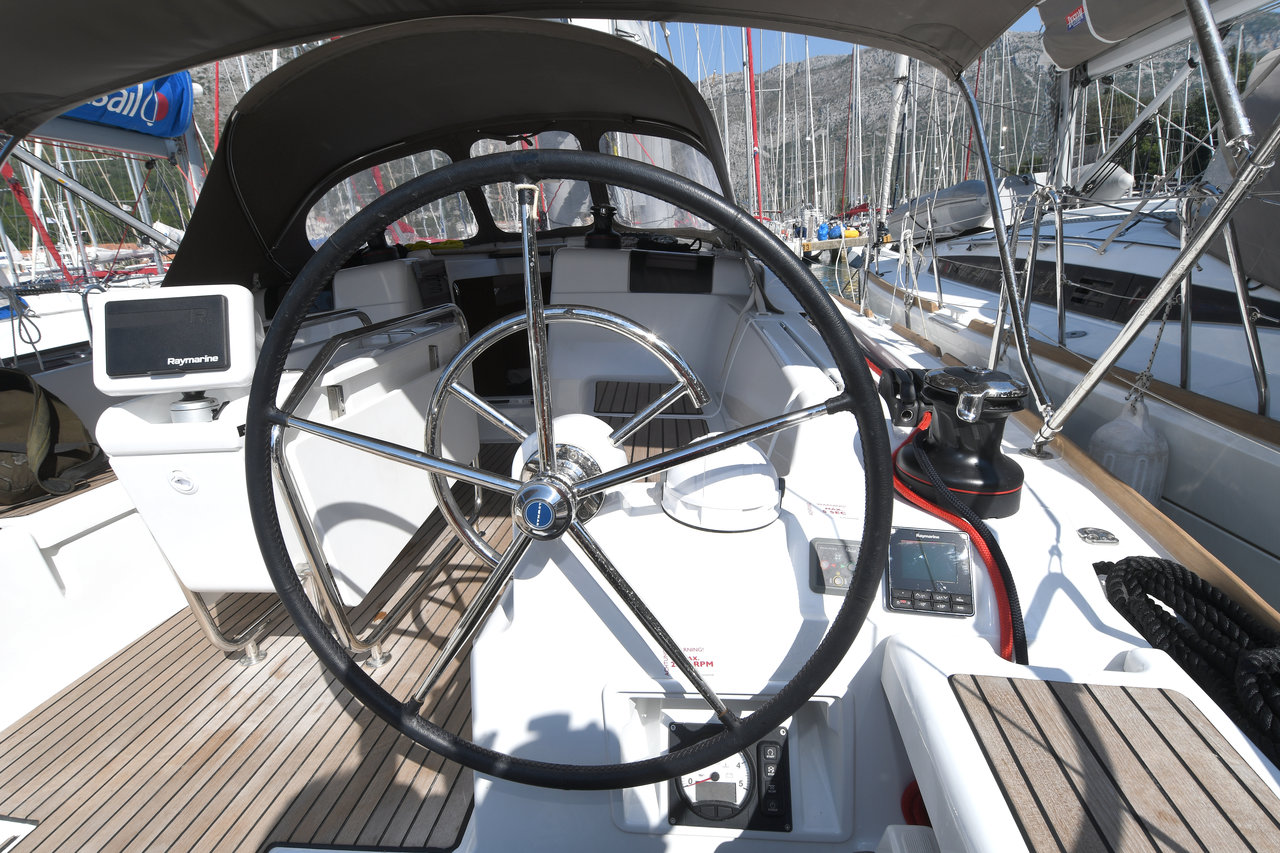 Sun Odyssey 419 - 3 cab. — photo 3