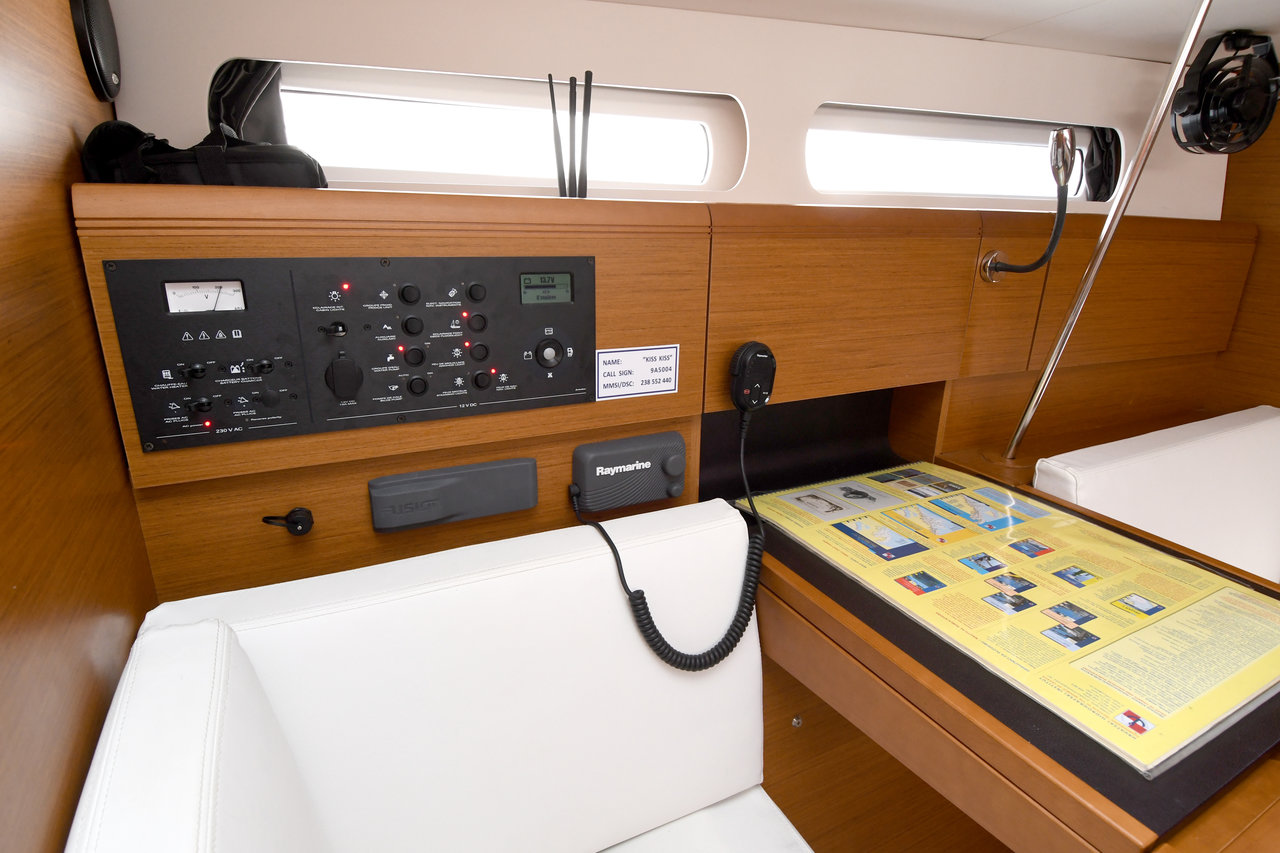 Sun Odyssey 419 - 3 cab. — photo 9