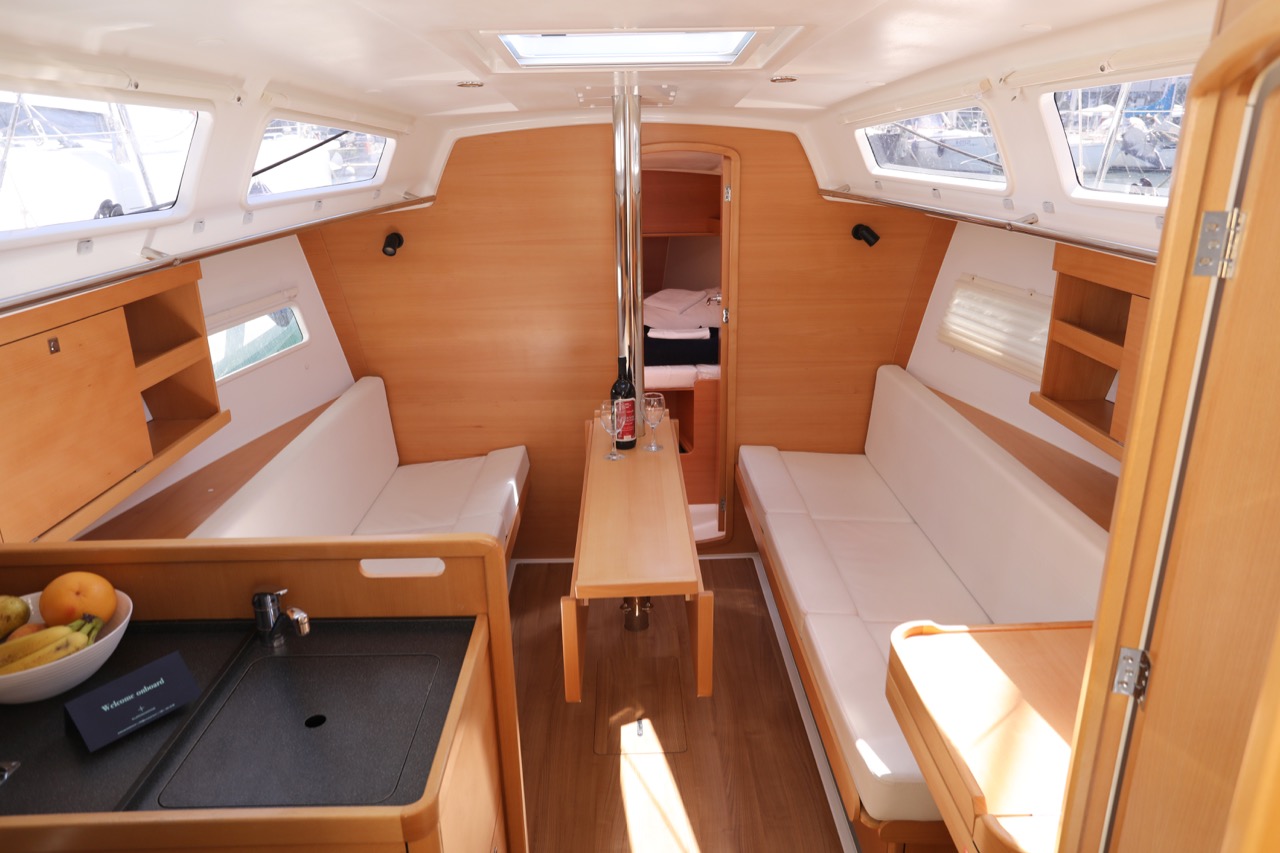 Sun Odyssey 319 - 2 cab. — photo 4