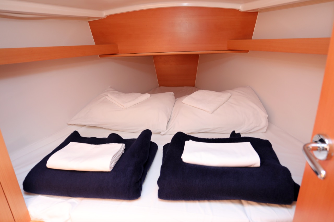 Sun Odyssey 319 - 2 cab. — photo 6