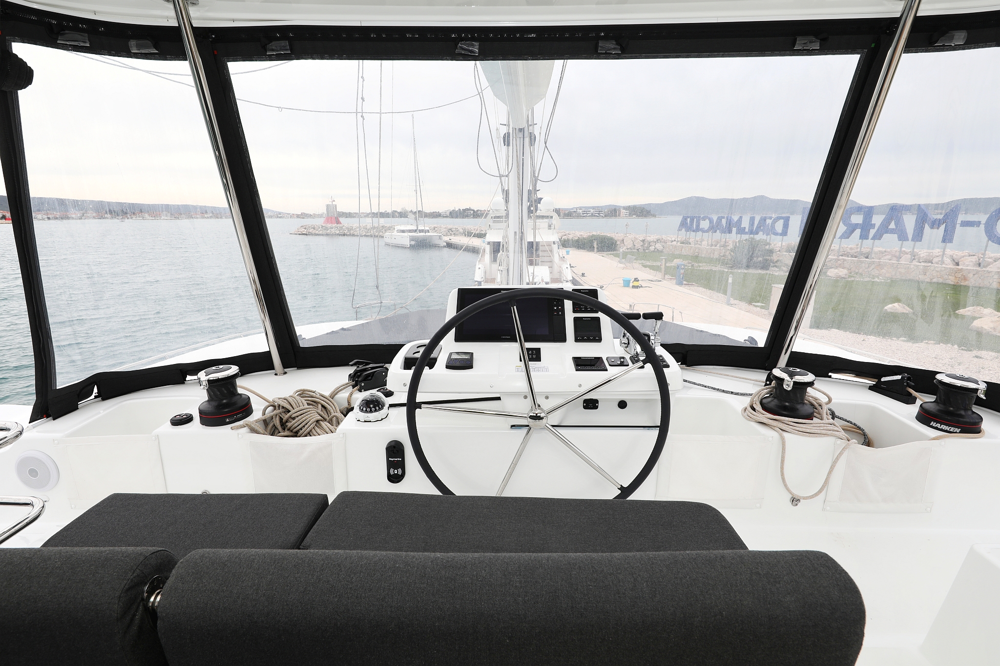 Lagoon 51 - 6 + 1 cab. — photo 11