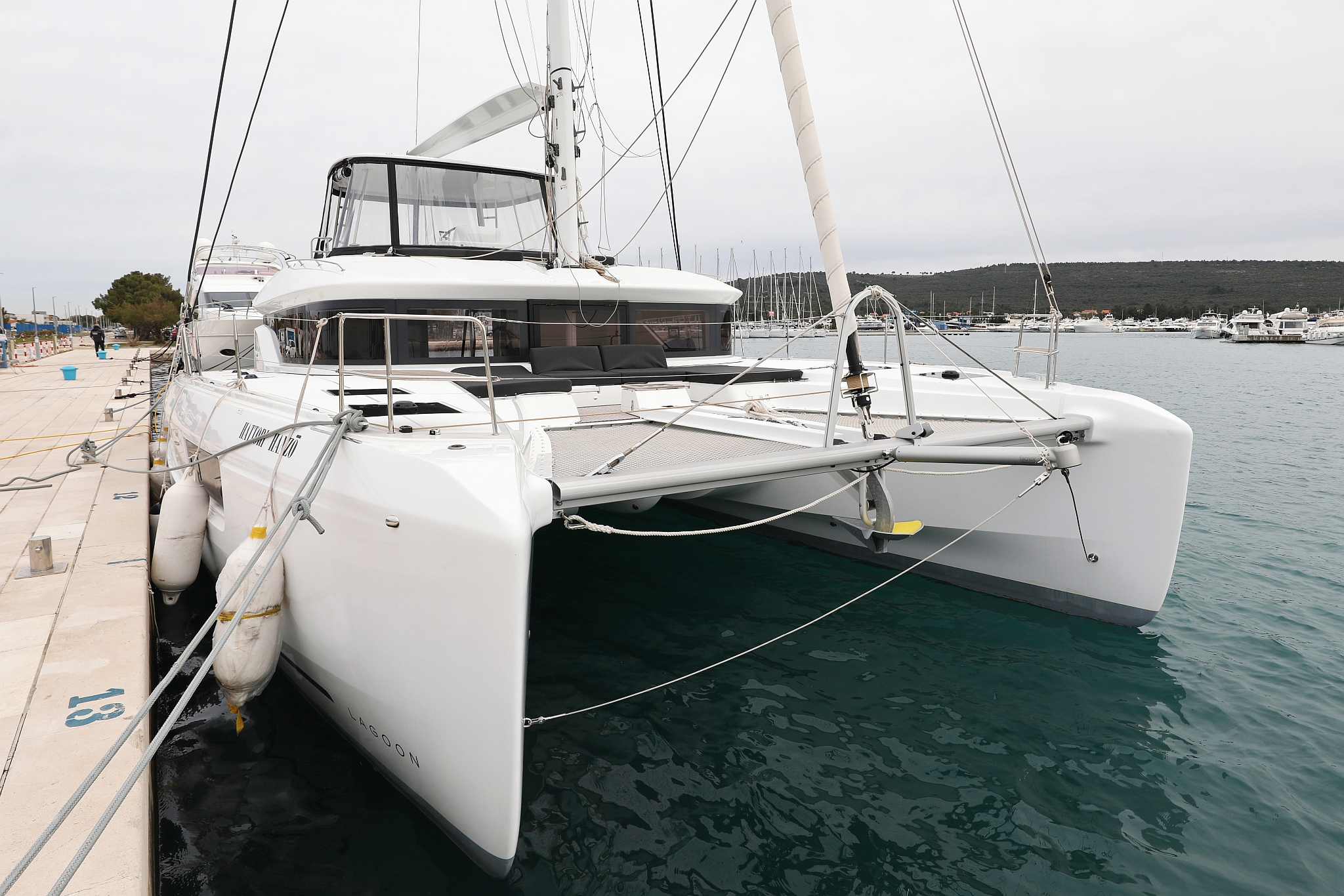 Lagoon 51 - 6 + 1 cab. — photo 14