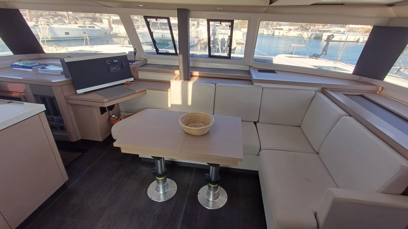 Fountaine Pajot Astrea 42 - 4 + 1 cab. — photo 3