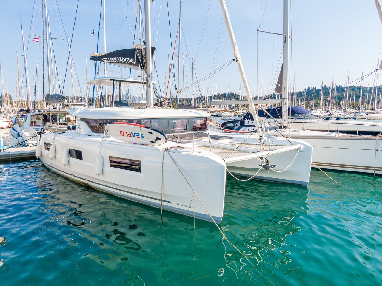 Lagoon 46 - 4 + 1 cab. — photo 1