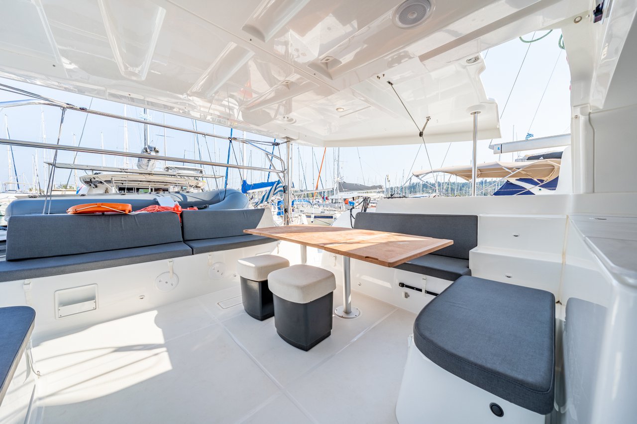 Lagoon 46 - 4 + 1 cab. — photo 8