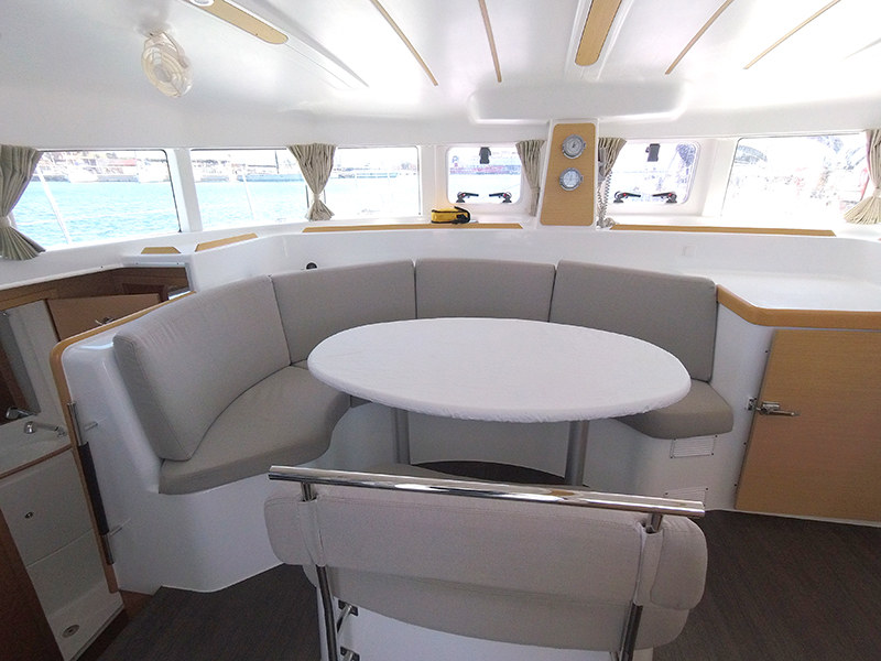 Lagoon 380 - 4 + 2 cab. — photo 6