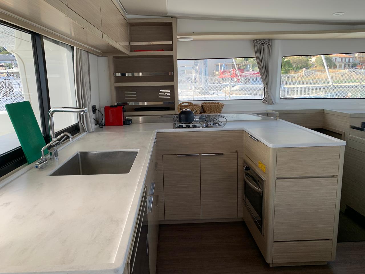 Lagoon 46 - 4 + 1 cab. — photo 12
