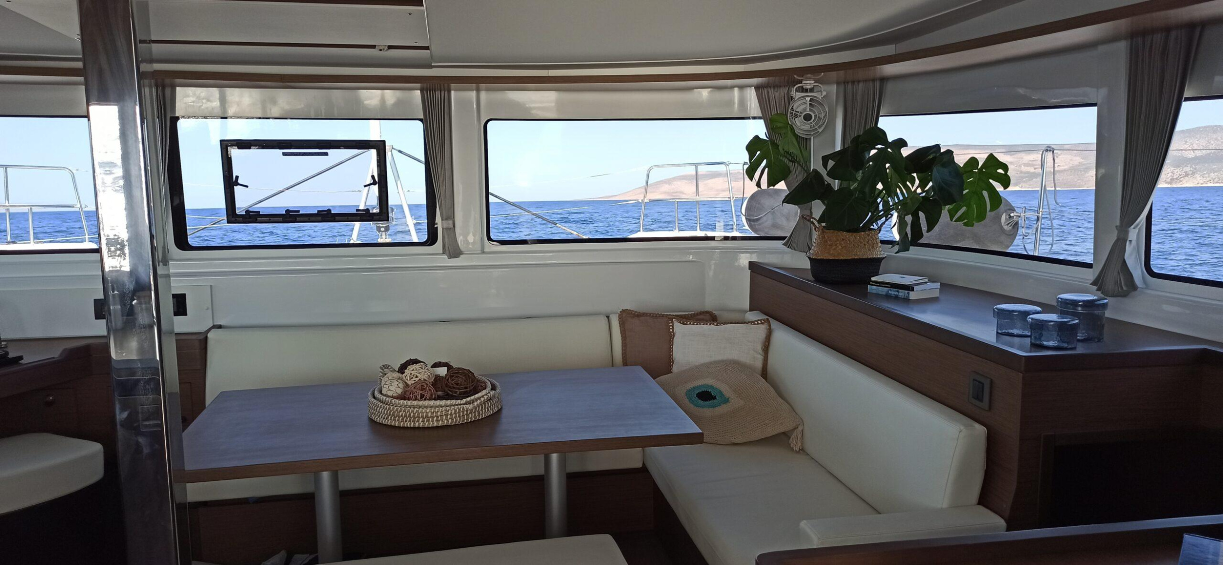 Lagoon 46 - 4 + 1 cab. — photo 10