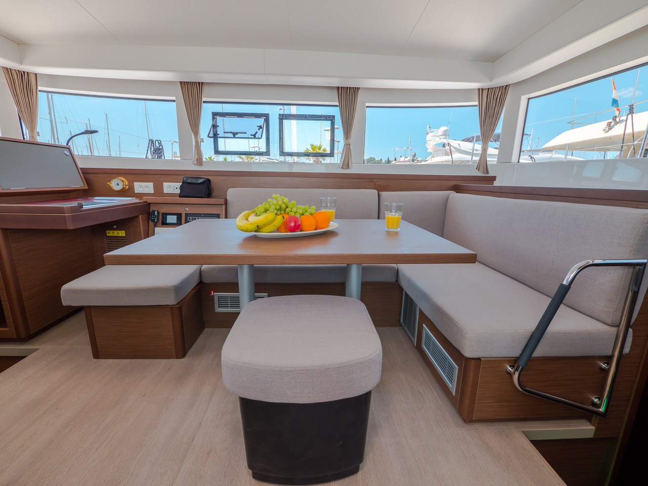 Lagoon 40 - 4 + 2 cab — photo 16