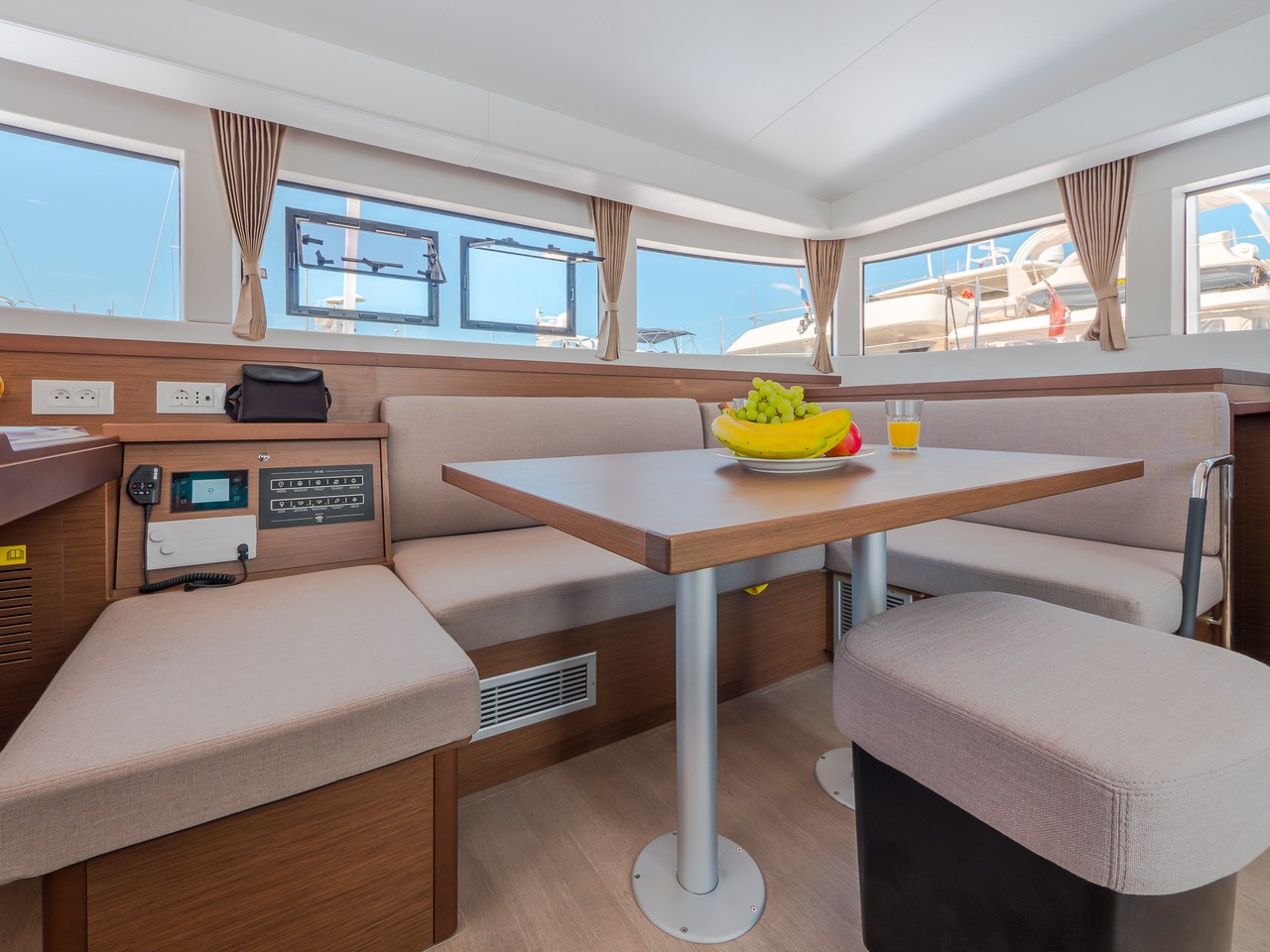 Lagoon 40 - 4 + 2 cab — photo 18