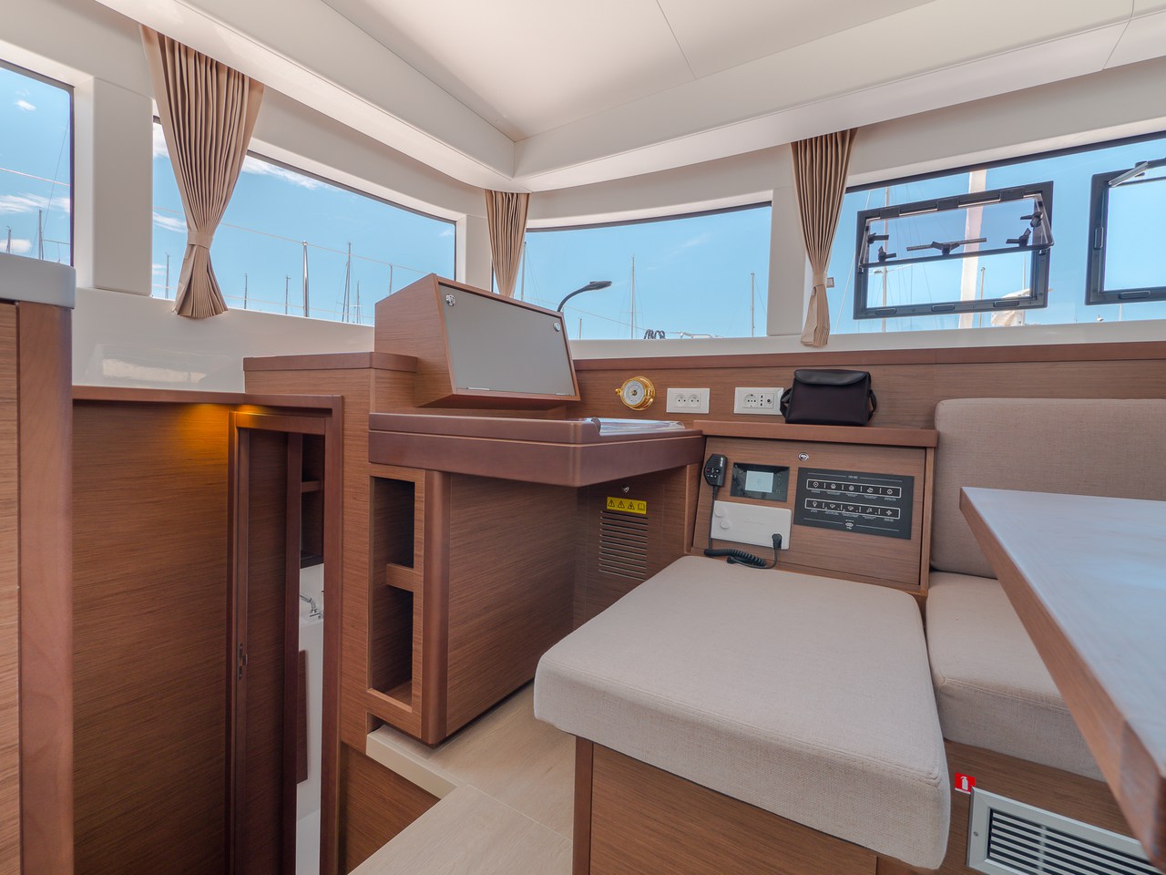 Lagoon 40 - 4 + 2 cab — photo 19