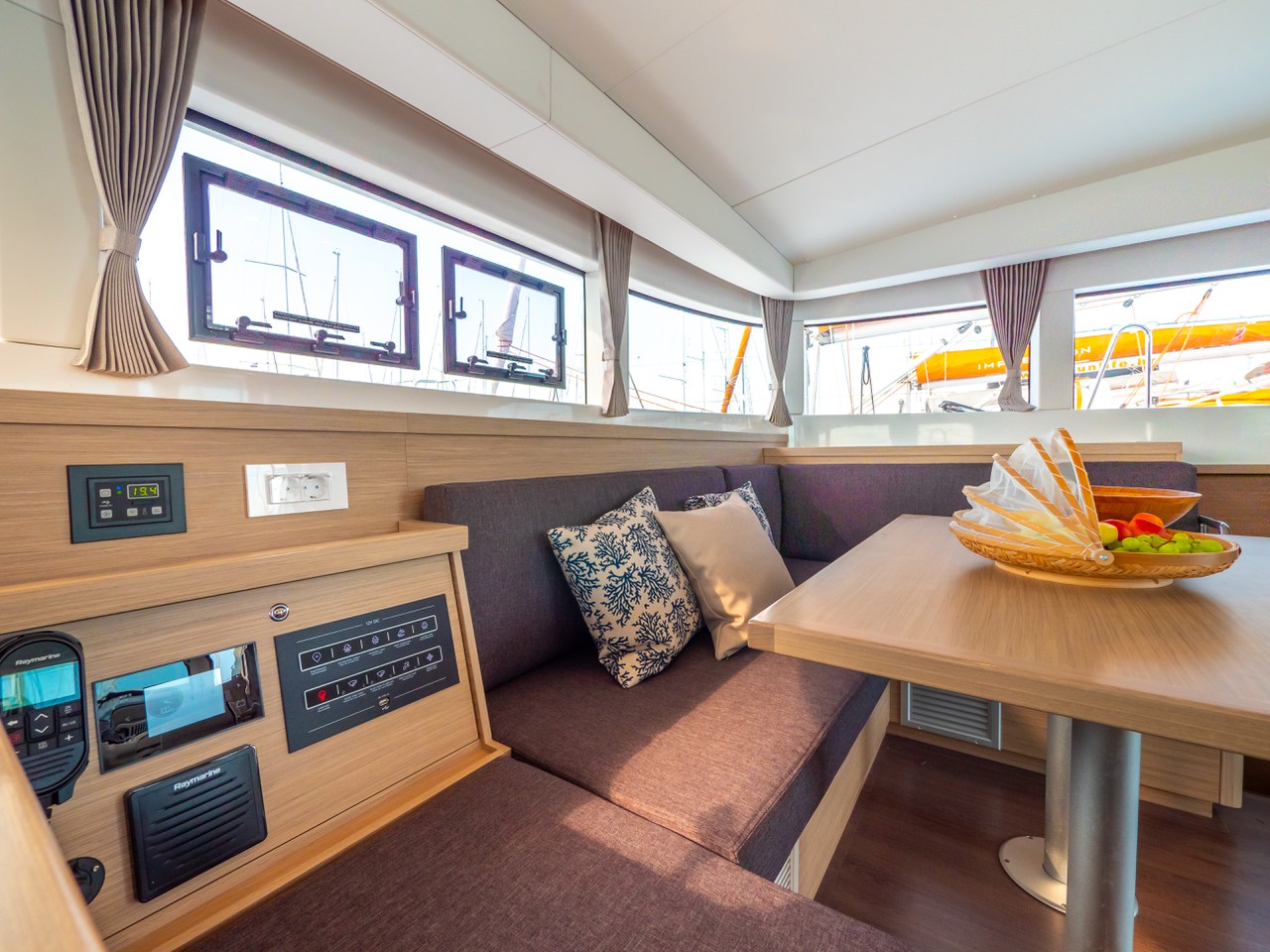Lagoon 40 - 4 + 2 cab — photo 14