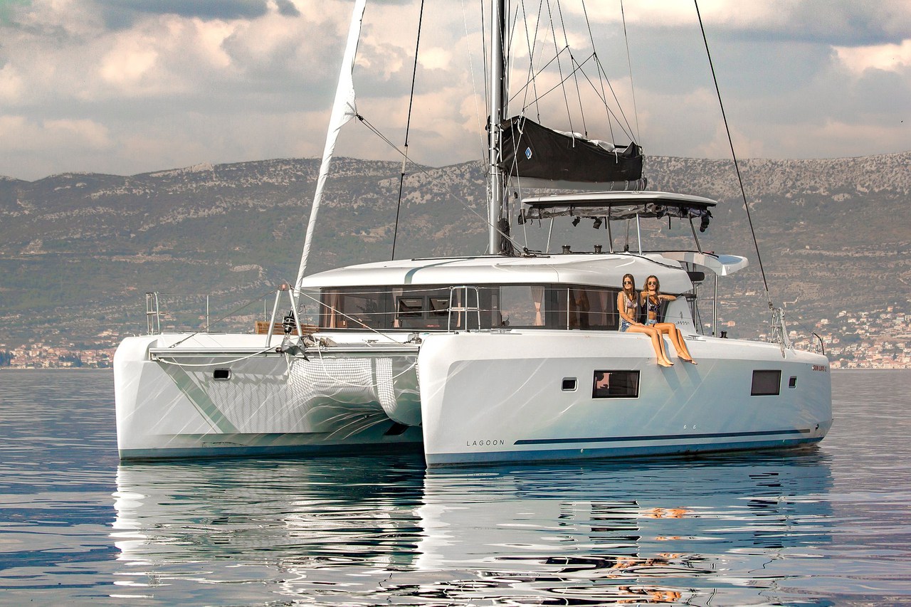 Lagoon 42 - 4 + 2 cab. — photo 1