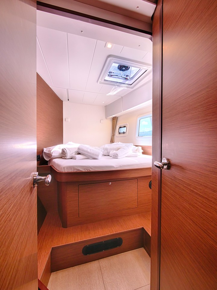Lagoon 42 - 4 + 2 cab. — photo 18