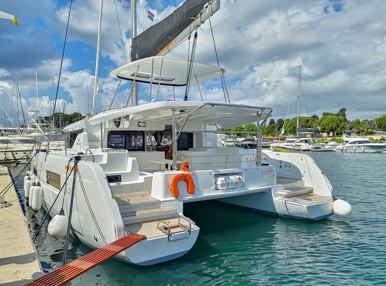 Lagoon 46 - 4 + 2 cab. — photo 1