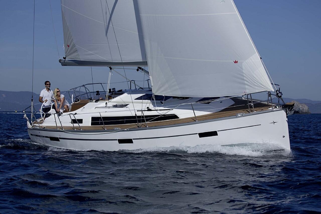 Bavaria Cruiser 37 - 3 cab. — photo 1