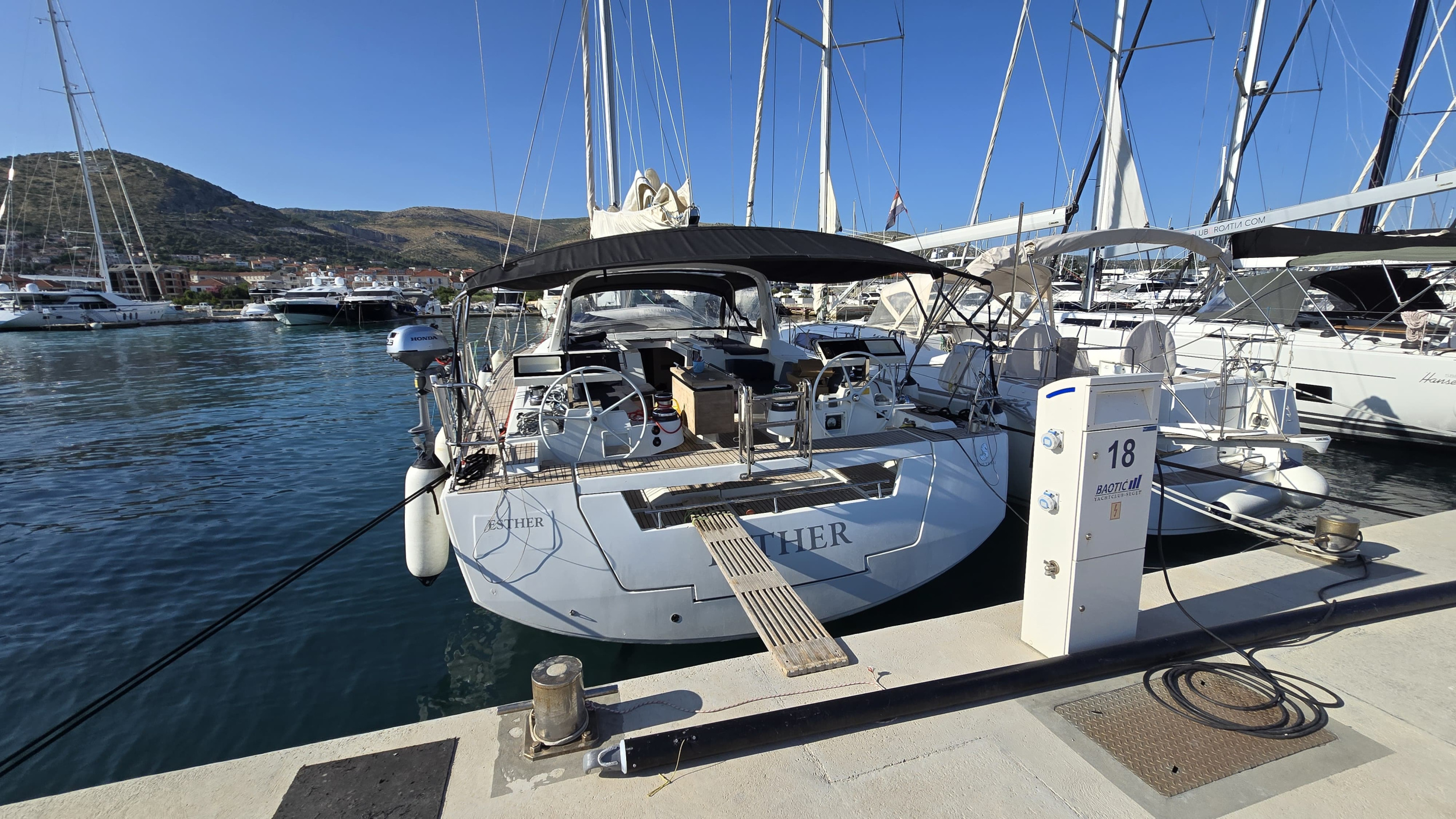Oceanis 55 - 4 + 1 cab. — photo 3