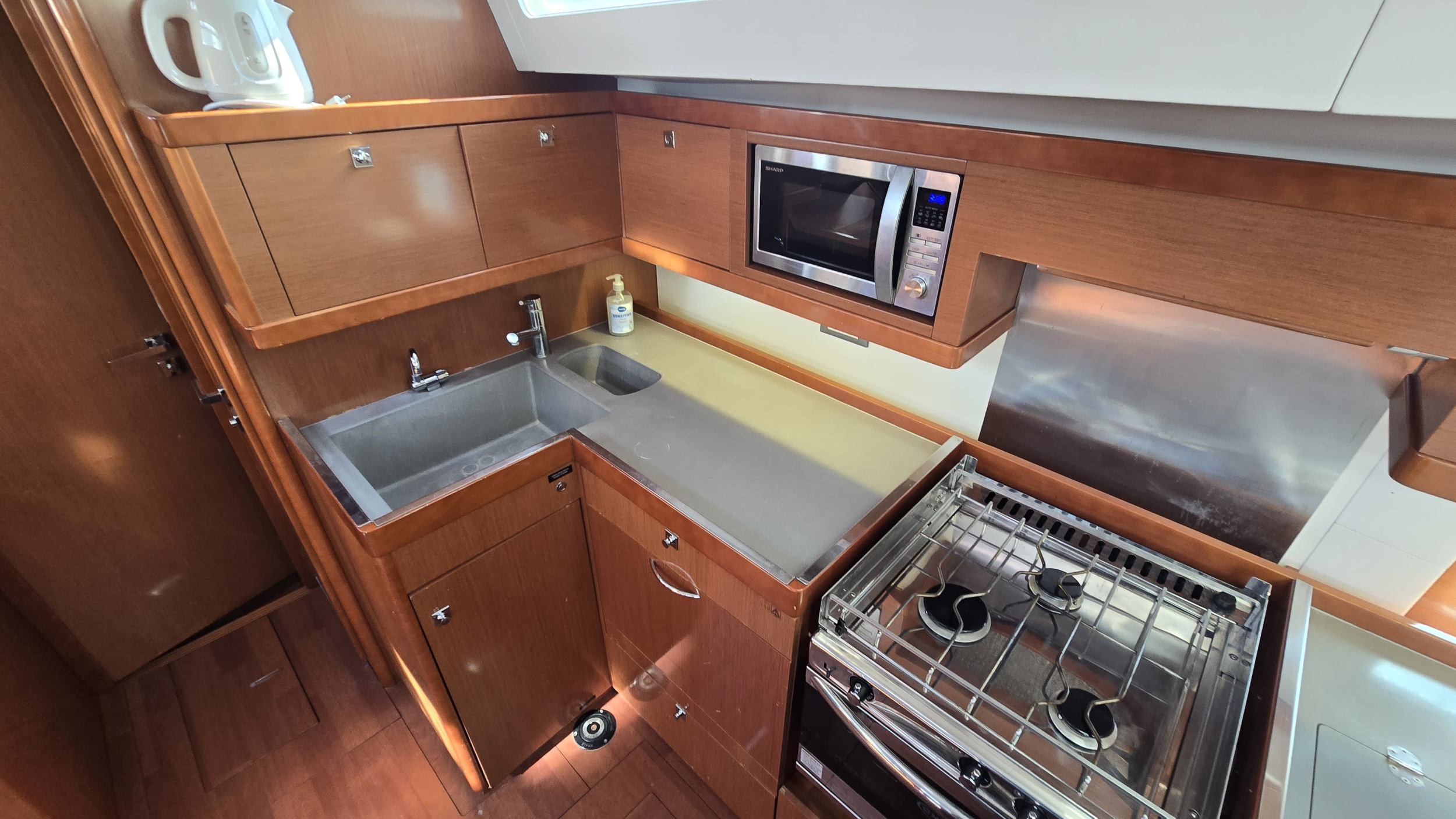 Oceanis 55 - 4 + 1 cab. — photo 13