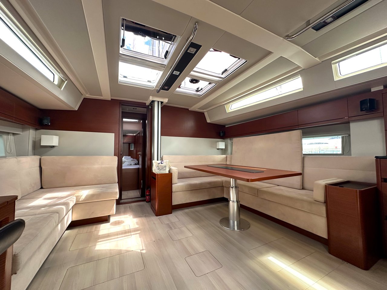 Hanse 548 - 5 + 1 cab. — photo 10