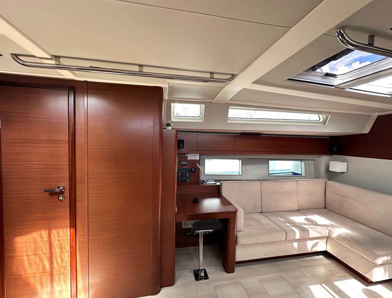 Hanse 548 - 5 + 1 cab. — photo 11
