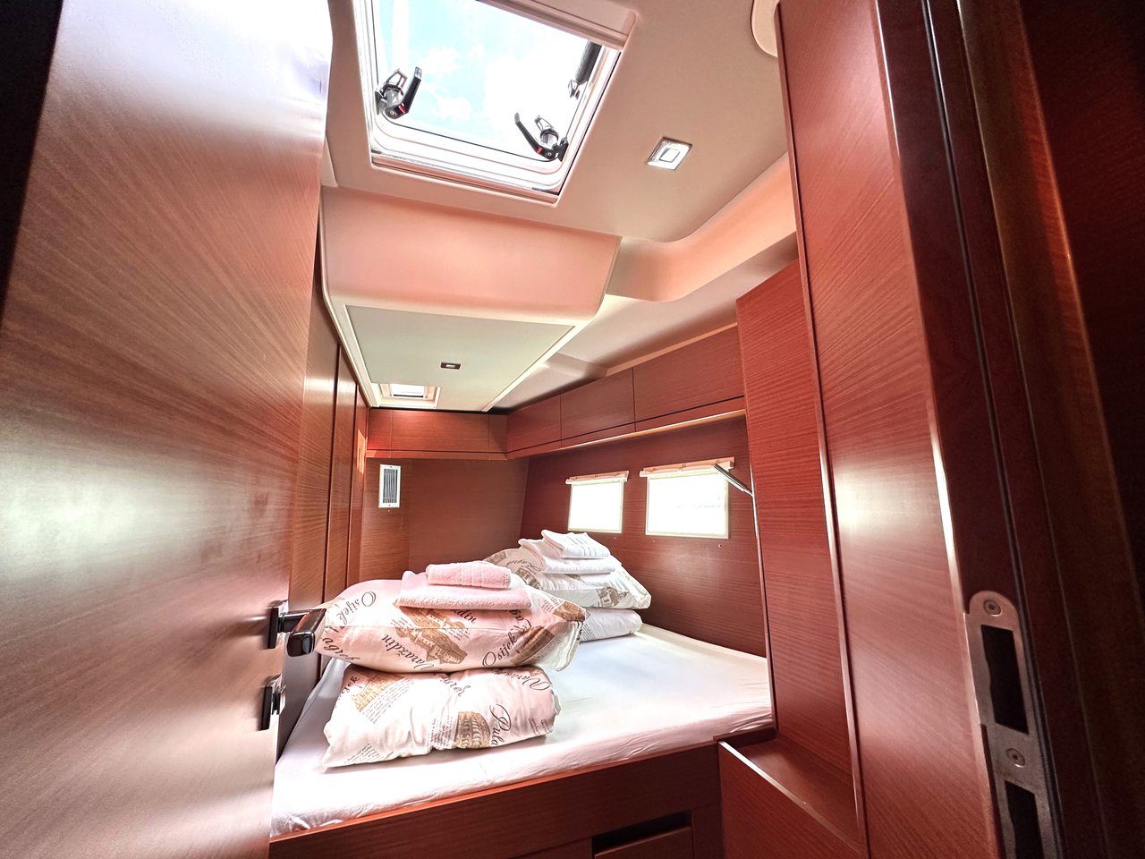 Hanse 548 - 5 + 1 cab. — photo 21