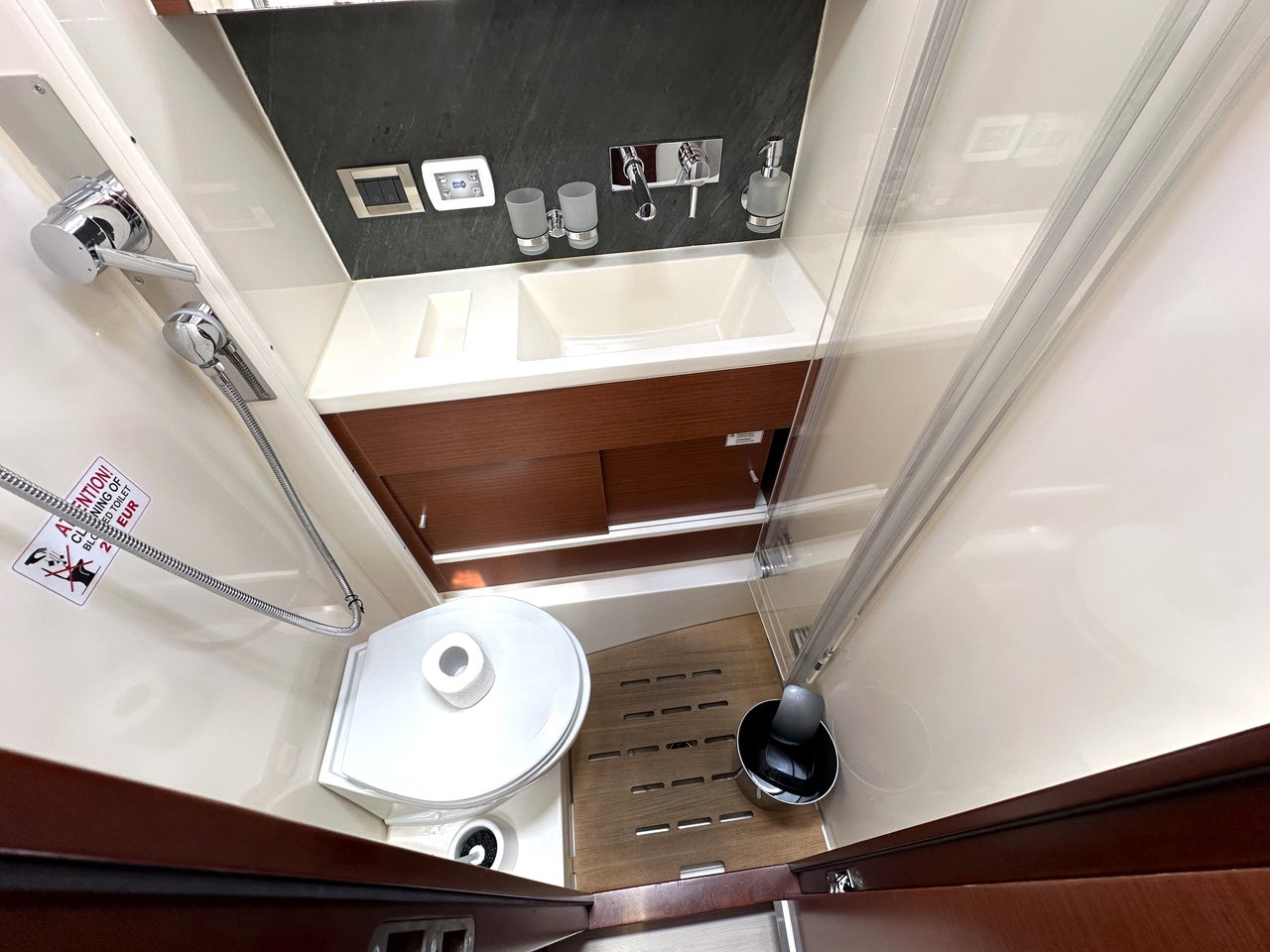 Hanse 548 - 5 + 1 cab. — photo 23
