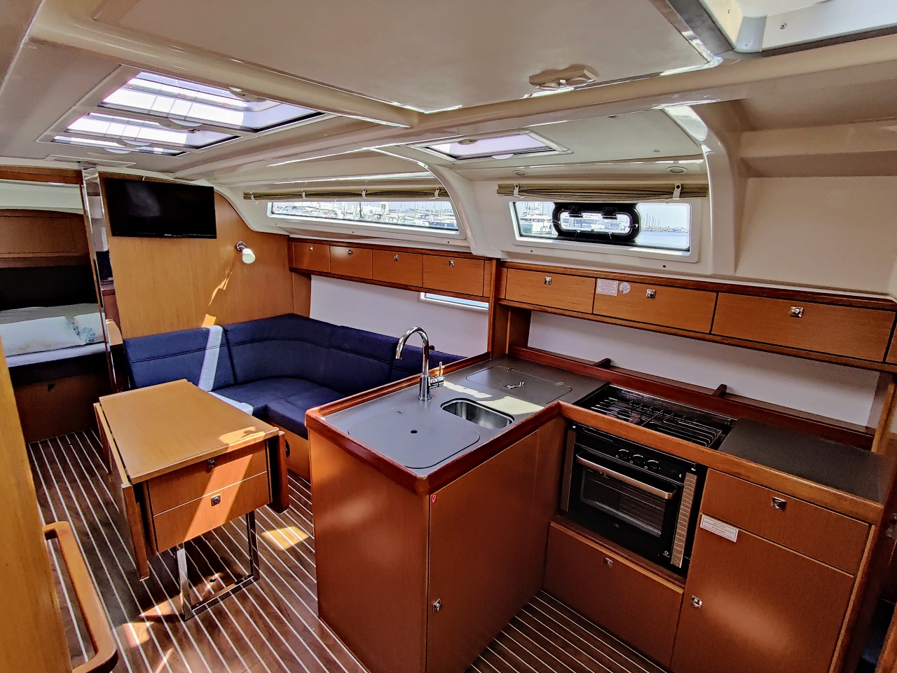 Bavaria Cruiser 37 - 3 cab. — photo 4