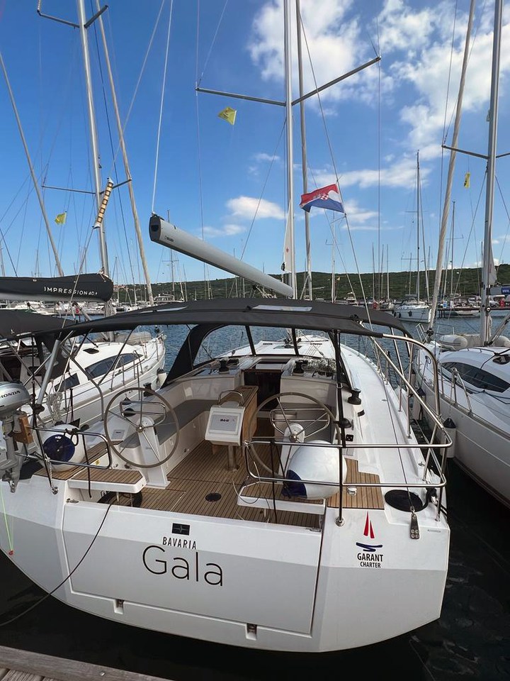 Bavaria C42 — photo 3
