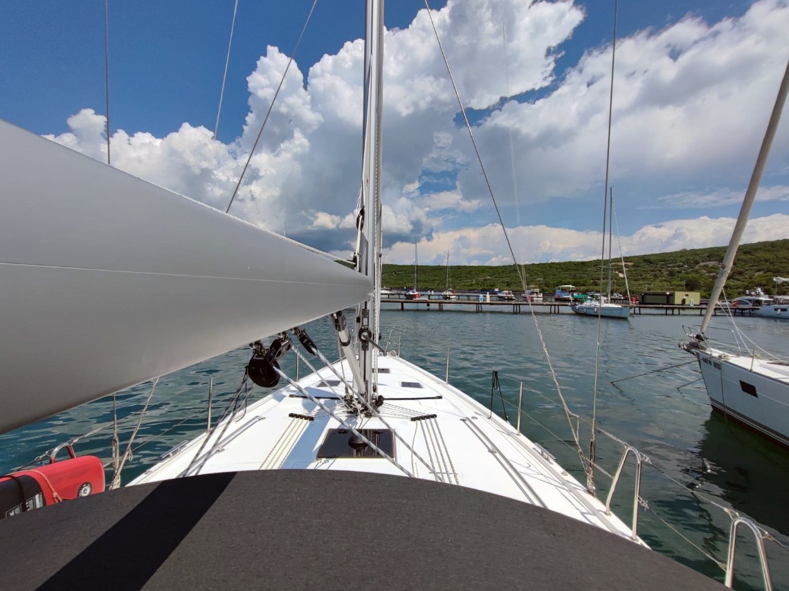 Bavaria C42 — photo 6