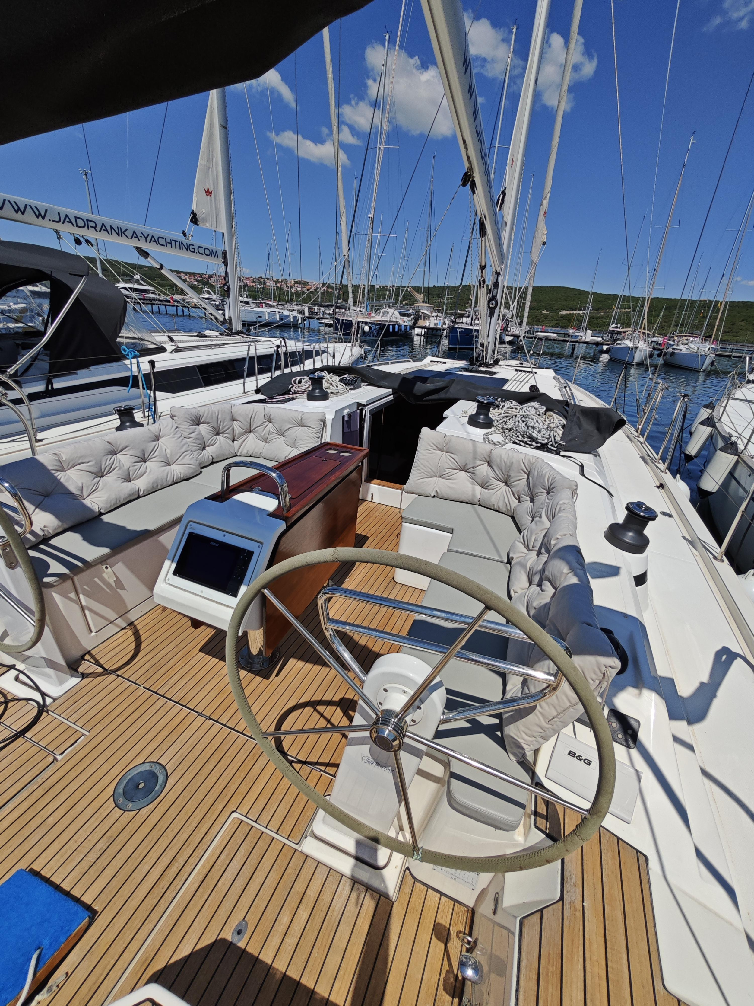Bavaria C42 — photo 8