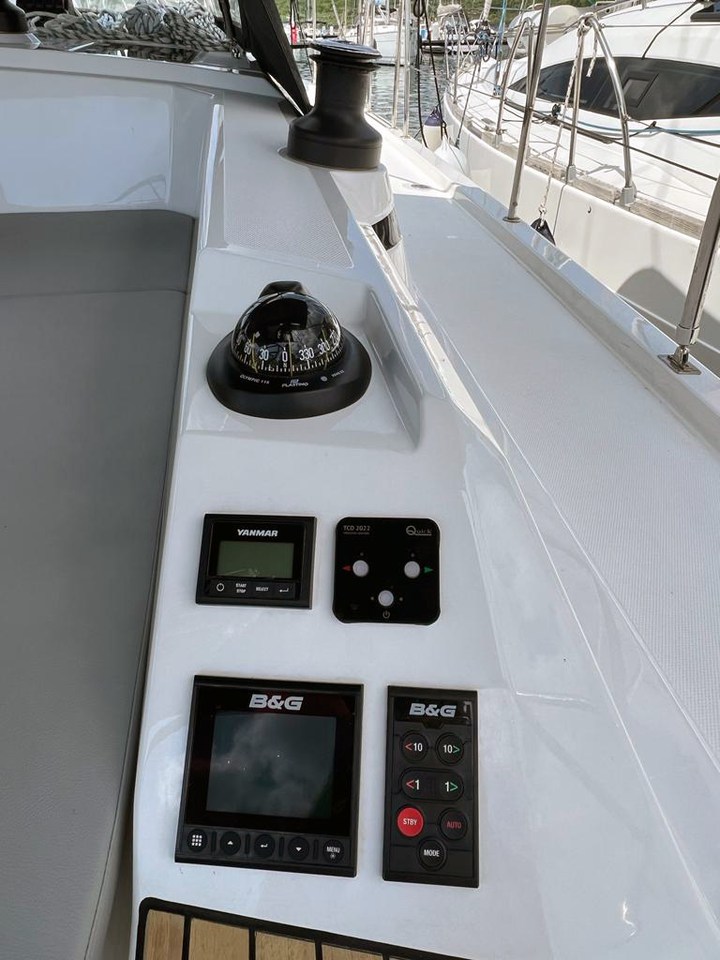 Bavaria C42 — photo 9