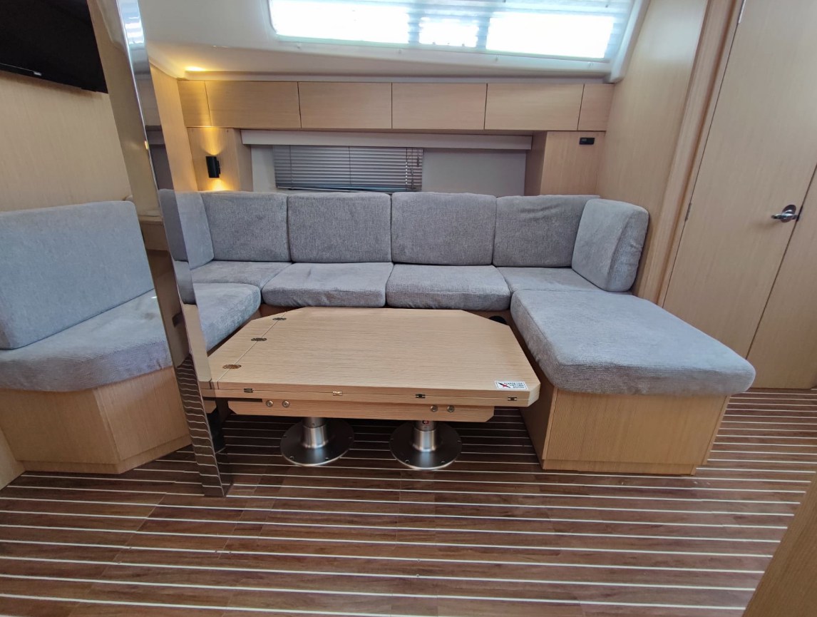 Bavaria C42 — photo 13
