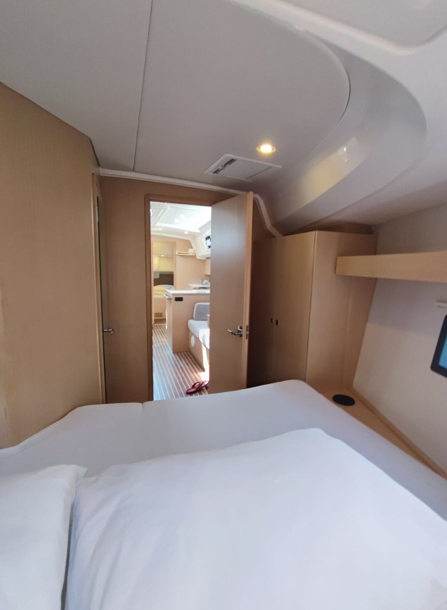 Bavaria C42 — photo 19