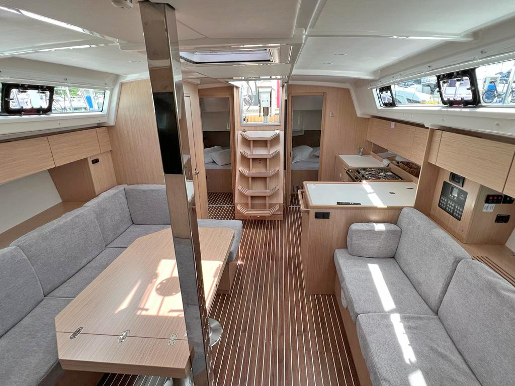 Bavaria C42 — photo 12