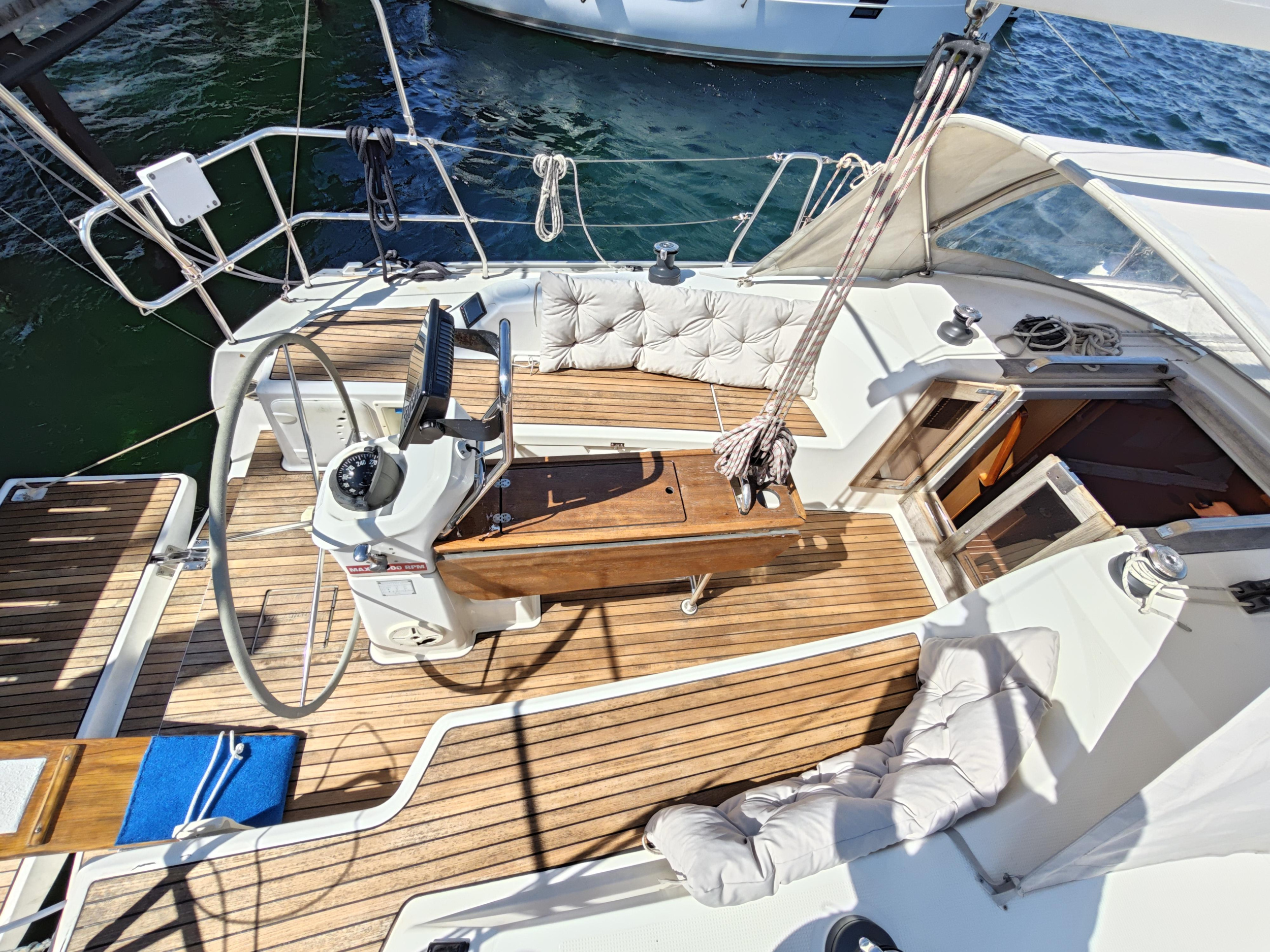 Bavaria Cruiser 33 — photo 1