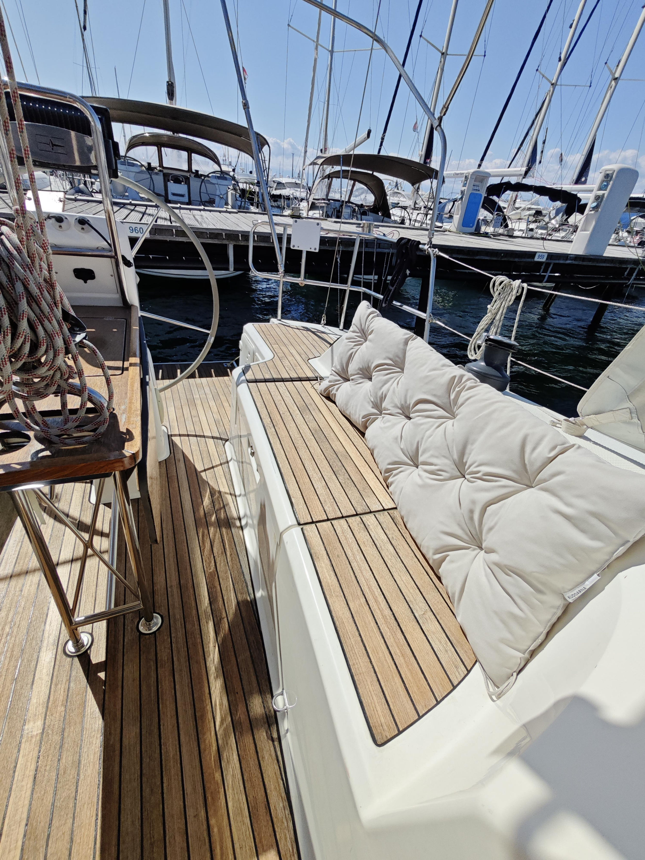 Bavaria Cruiser 33 — photo 9