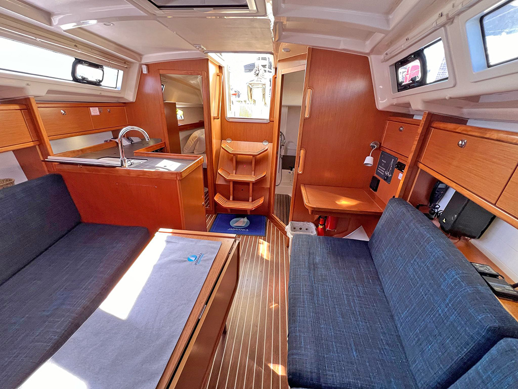 Bavaria Cruiser 33 — photo 20