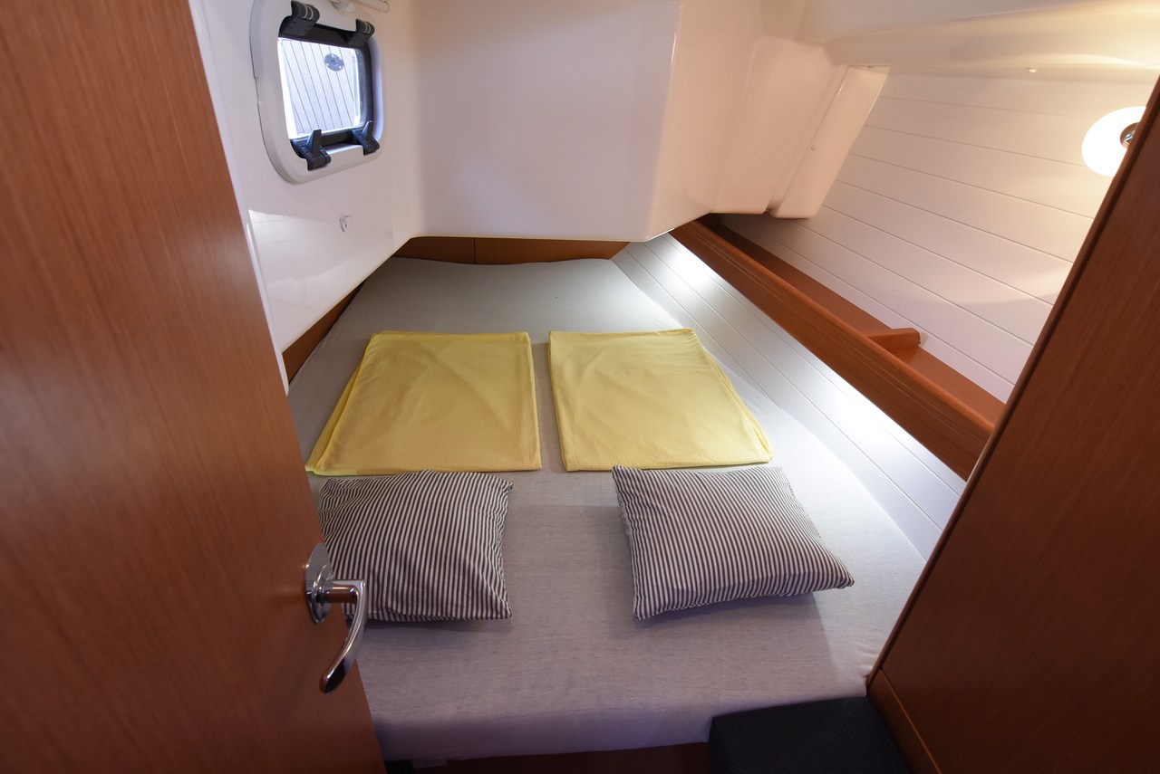Bavaria Cruiser 34 — photo 11