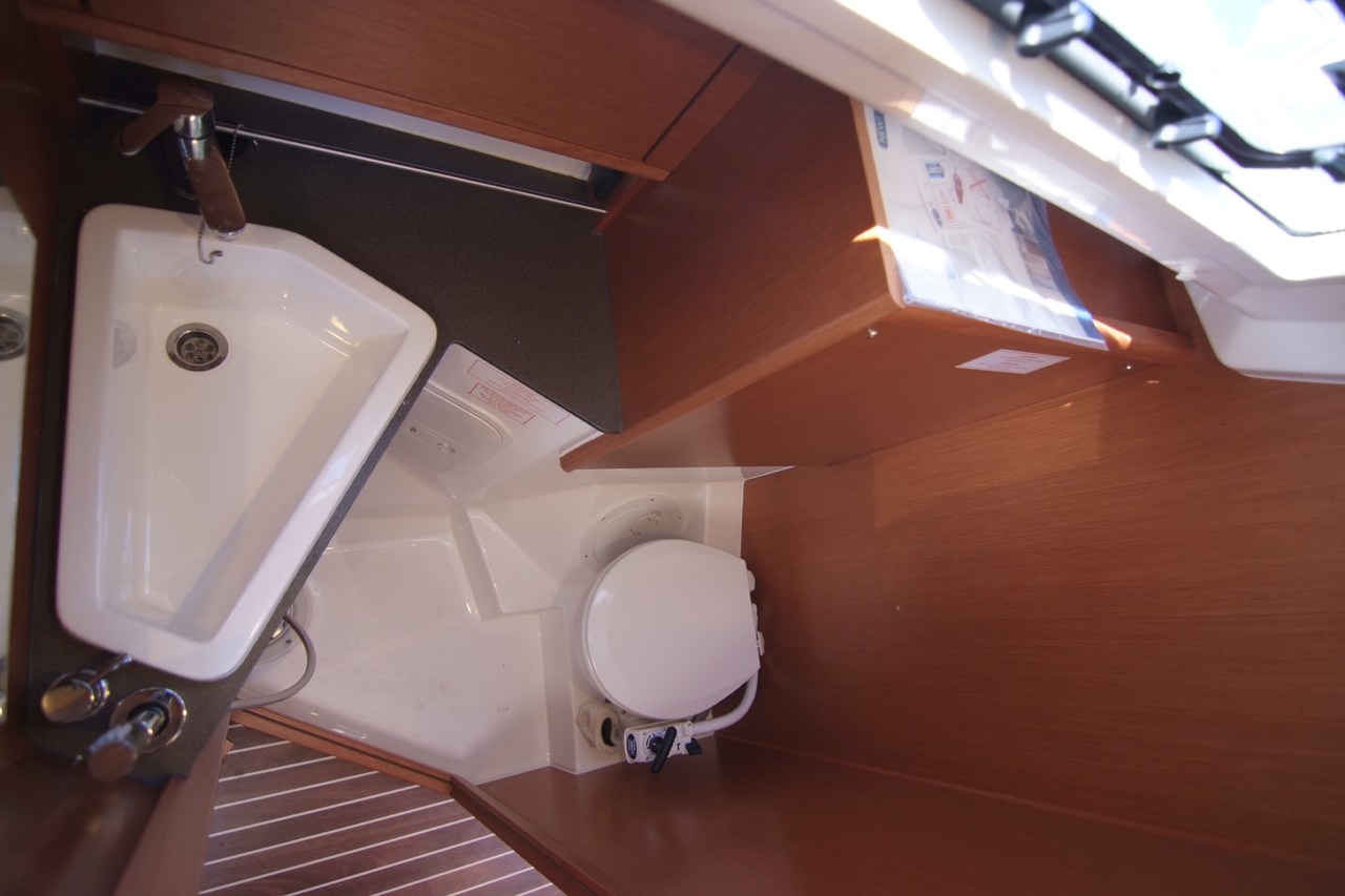 Bavaria Cruiser 34 — photo 12