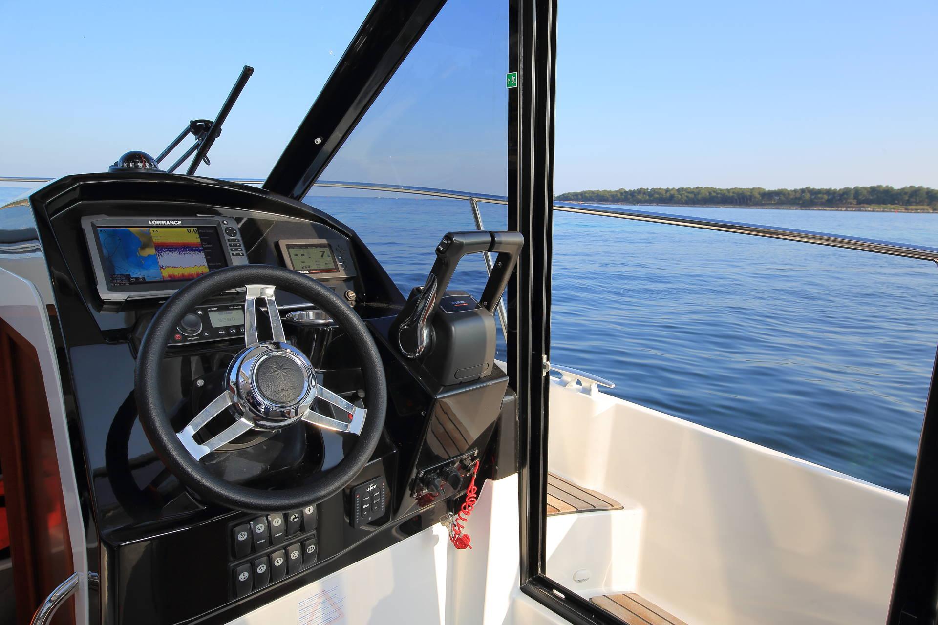 Merry Fisher 895 Offshore — photo 8